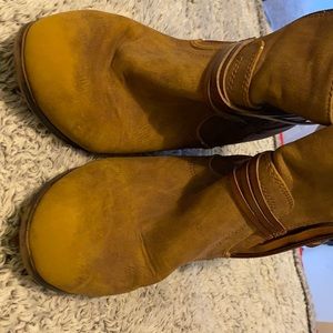 Brown ankle boots, 9